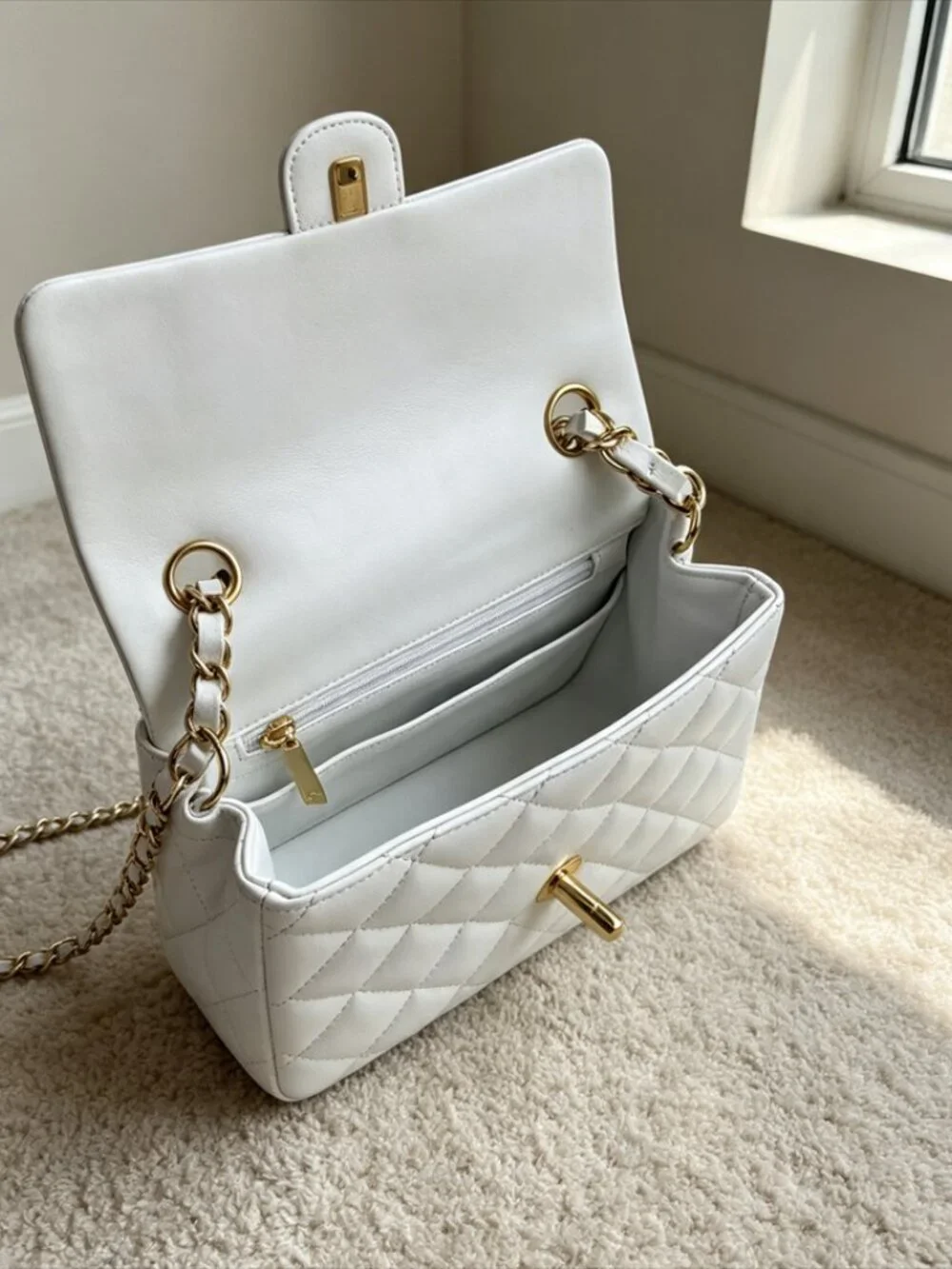 ✨ Authentic Chanel White Bag